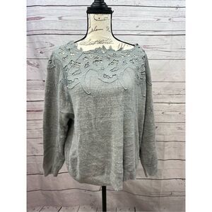 1525-Lucy Avenue medium soft gray long sleeve sweater